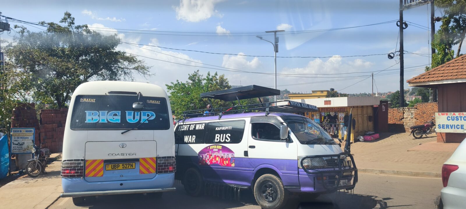 Busse in Lubowa Kampala