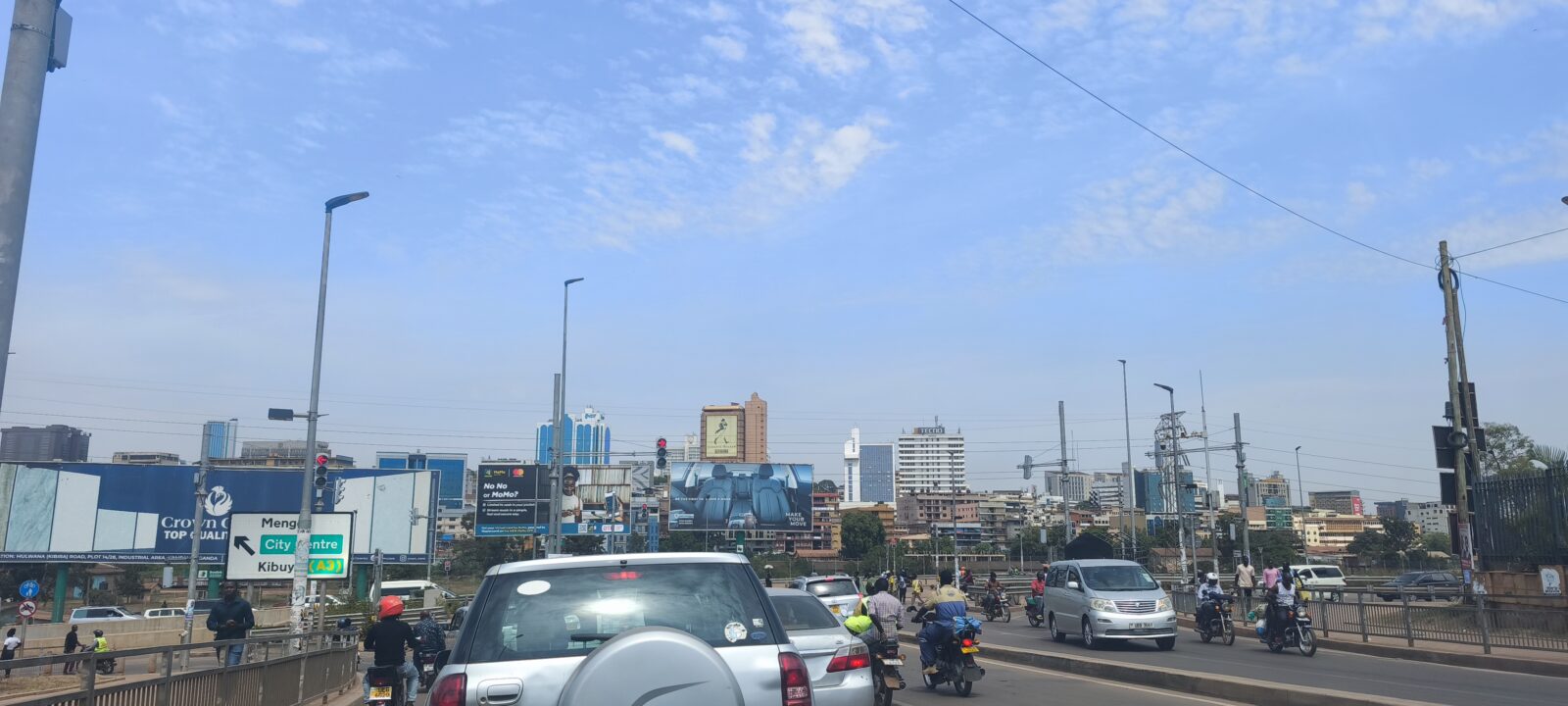 Straße in Kampala Richtung City Center