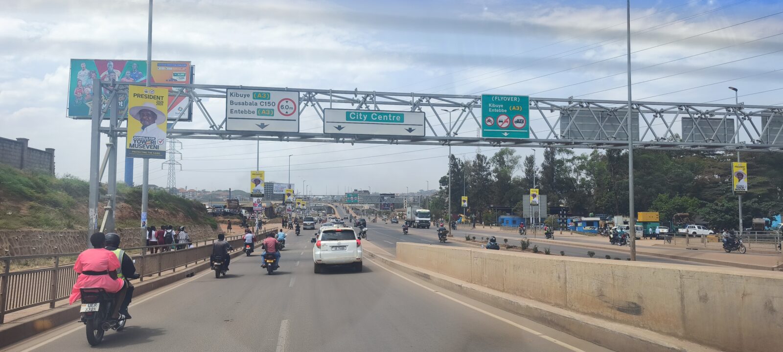 Straße in Kampala Richtung City Center